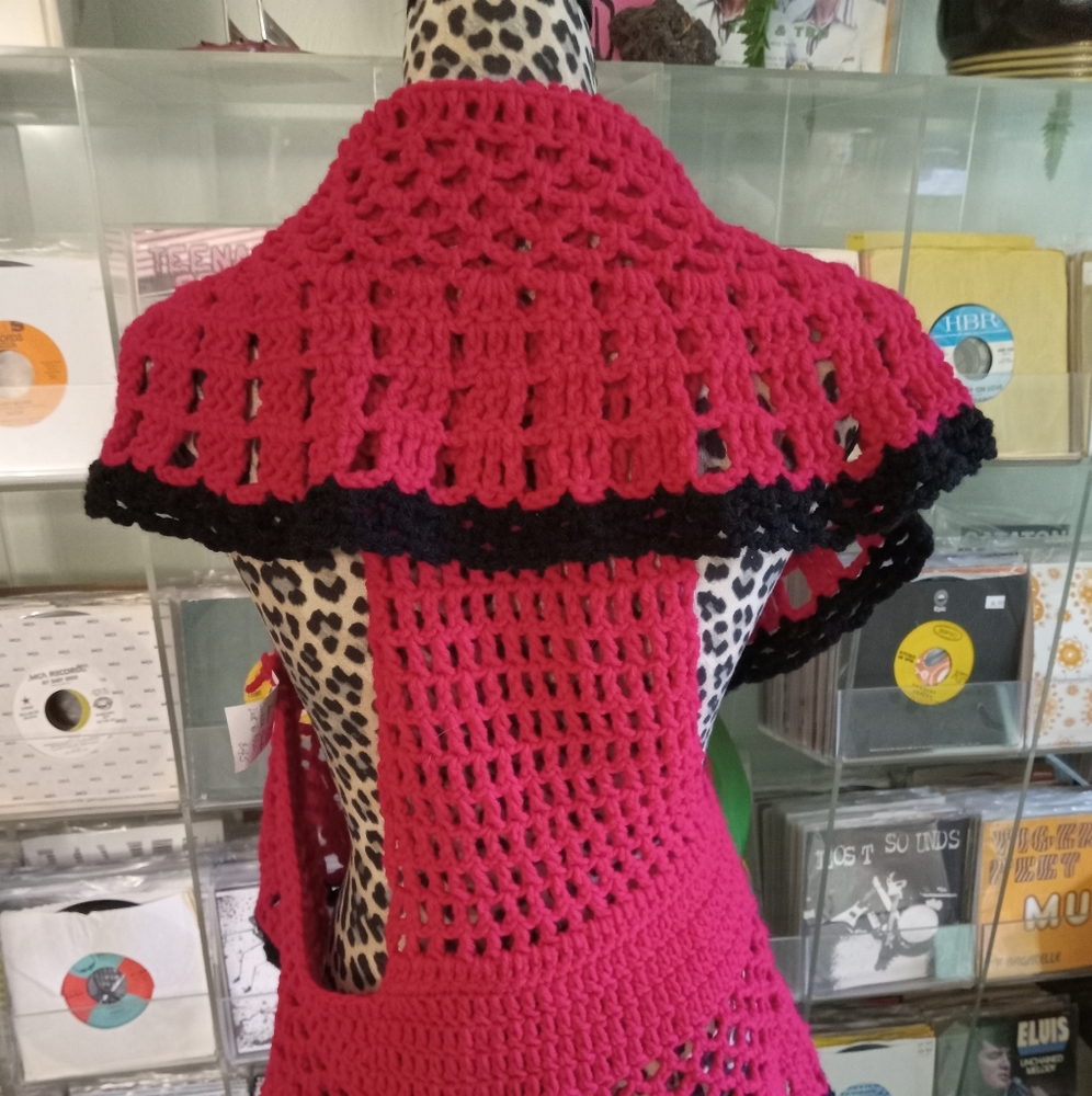Gorgeous Handmade Circular Crochet Vest Detachable Rose Button Cottagecore - Picture 4 of 6